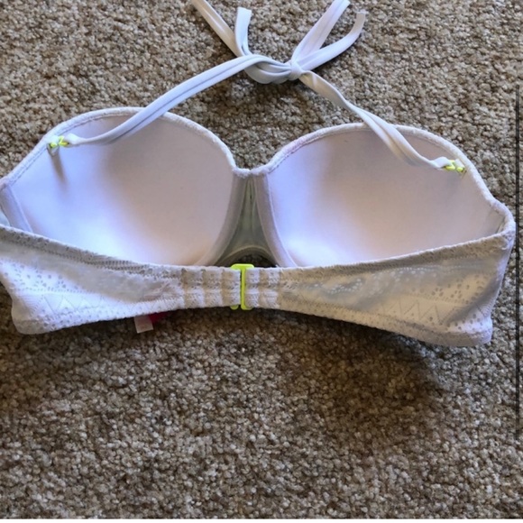 Victoria’s Secret bikini top - Picture 2 of 4